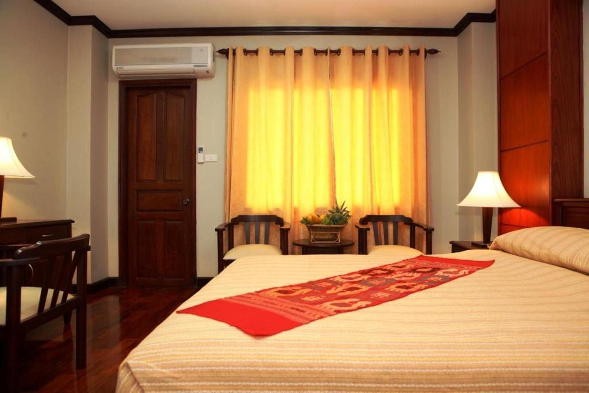 Vansana Riverside Hotel Вьентьян Экстерьер фото