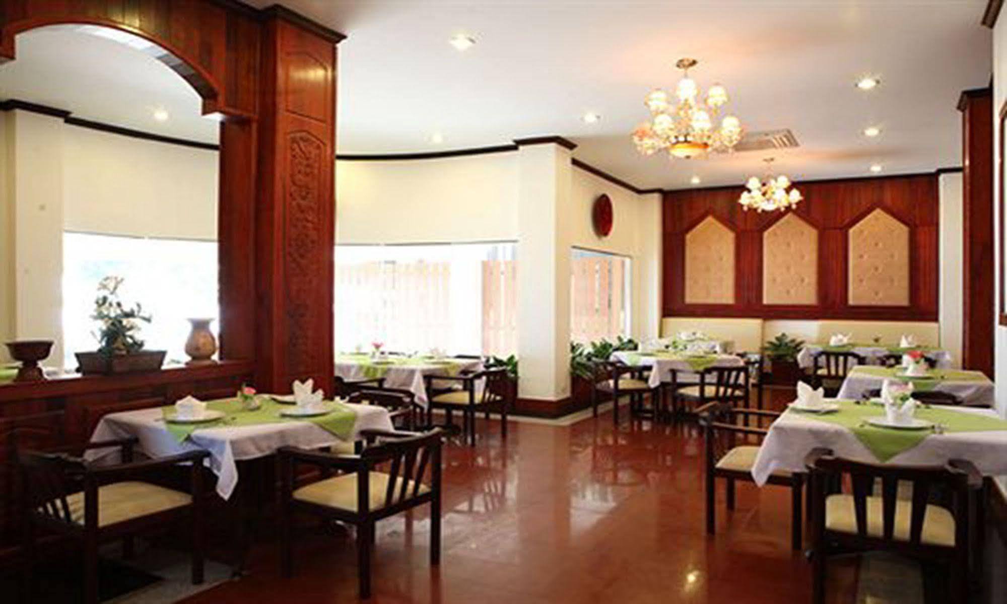 Vansana Riverside Hotel Вьентьян Экстерьер фото