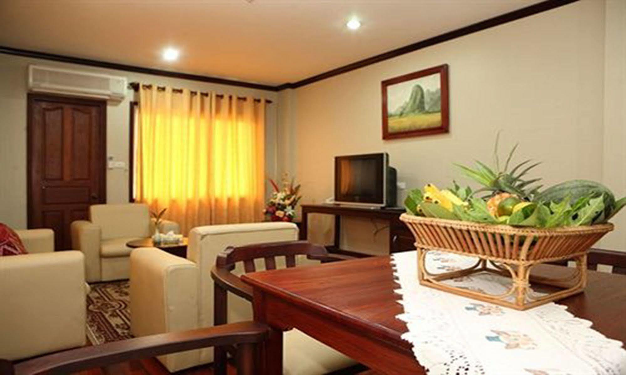Vansana Riverside Hotel Вьентьян Экстерьер фото