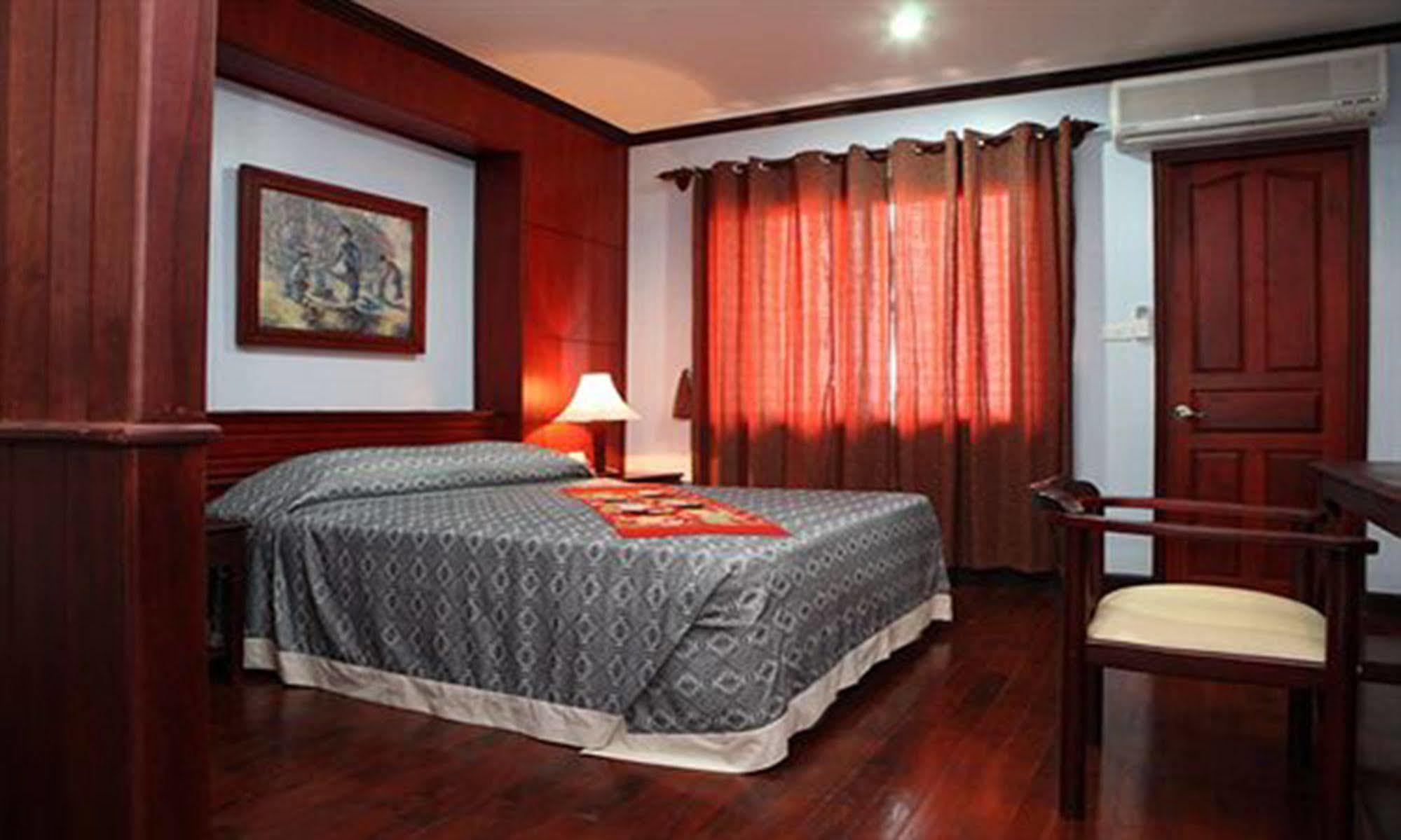 Vansana Riverside Hotel Вьентьян Экстерьер фото